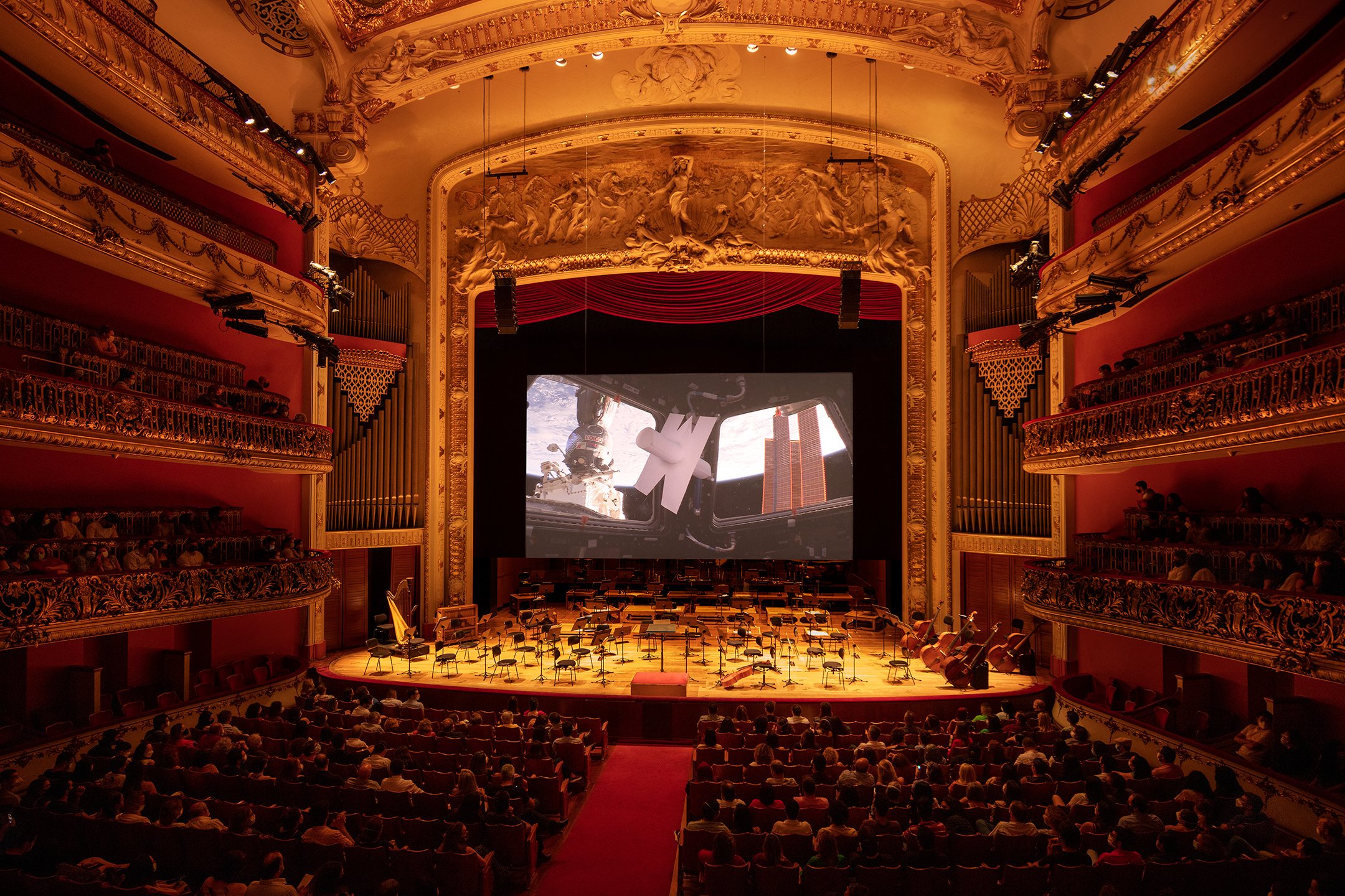 Inner Telescope screening Theatro Municipal, São Paulo